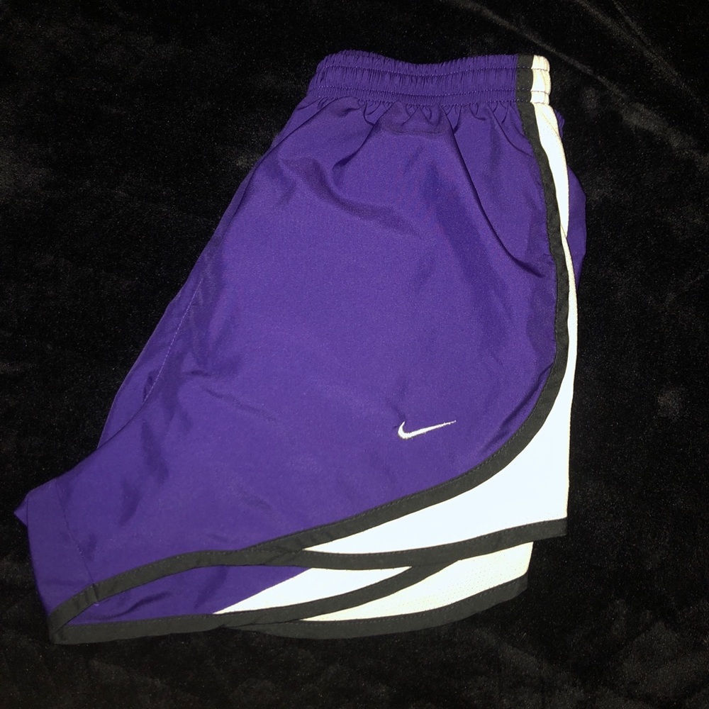 Nike women’s dry tempo shorts